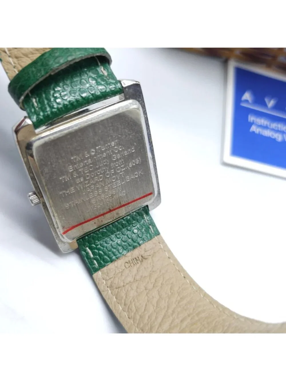 Wizard of Oz Vintage Emerald City Collectible Watch 2008 Avon with Tin READ DESC